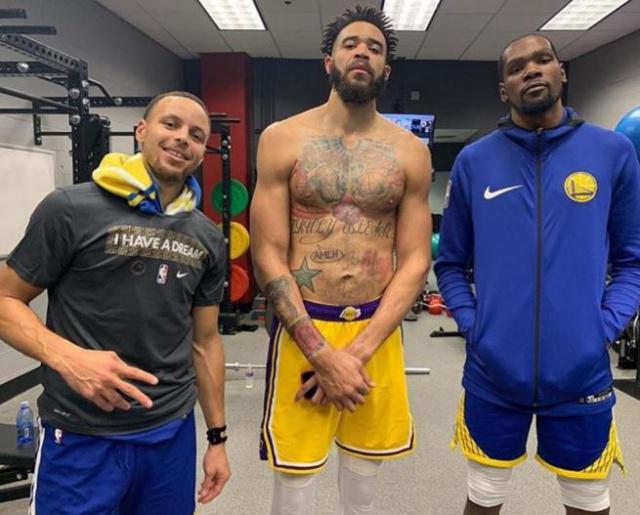 黄色潜水艇 所向披靡[冲鸭]