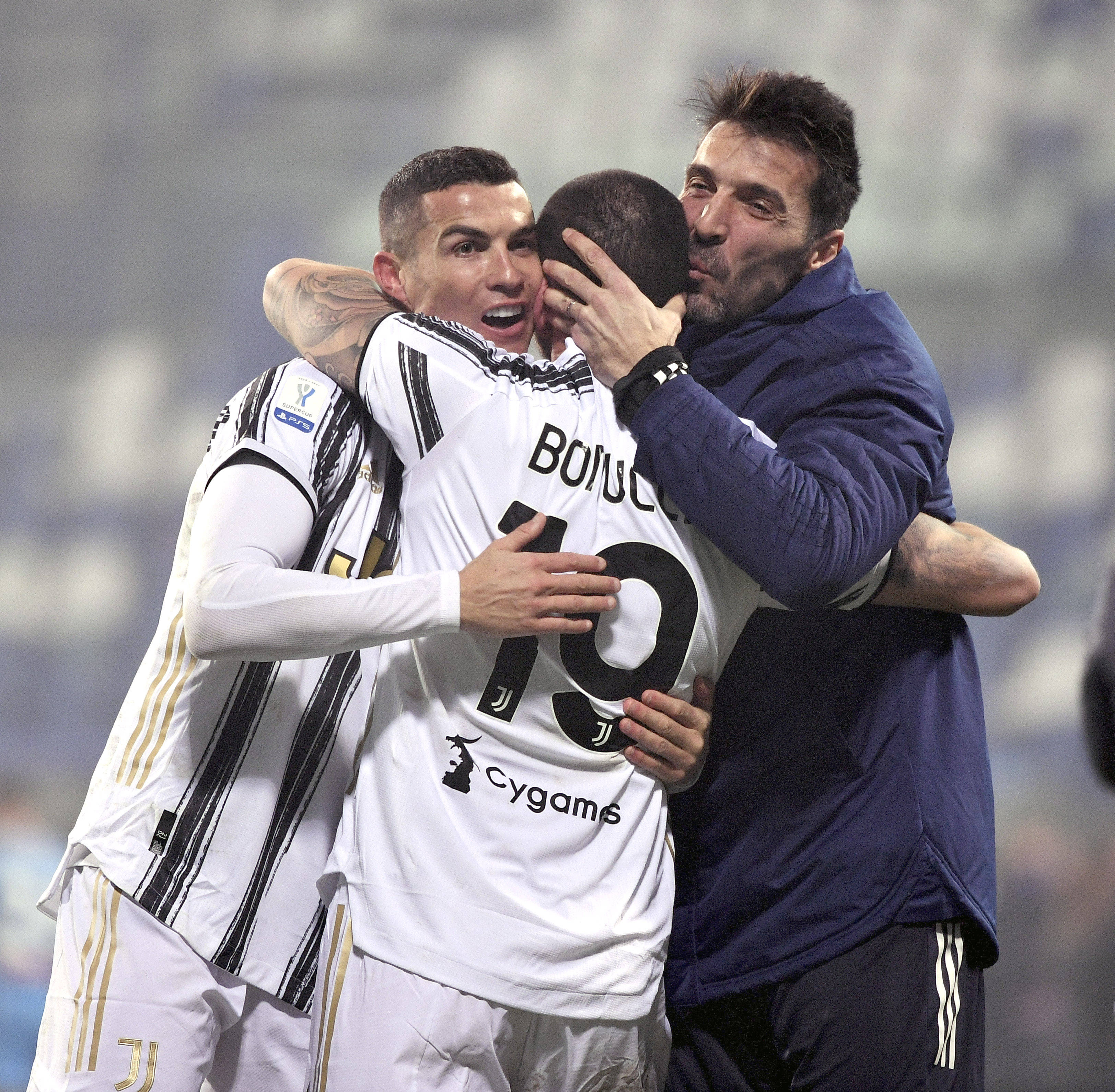 世体：曼奇尼之子向巴萨强烈推荐托纳利，球员可能今夏离队