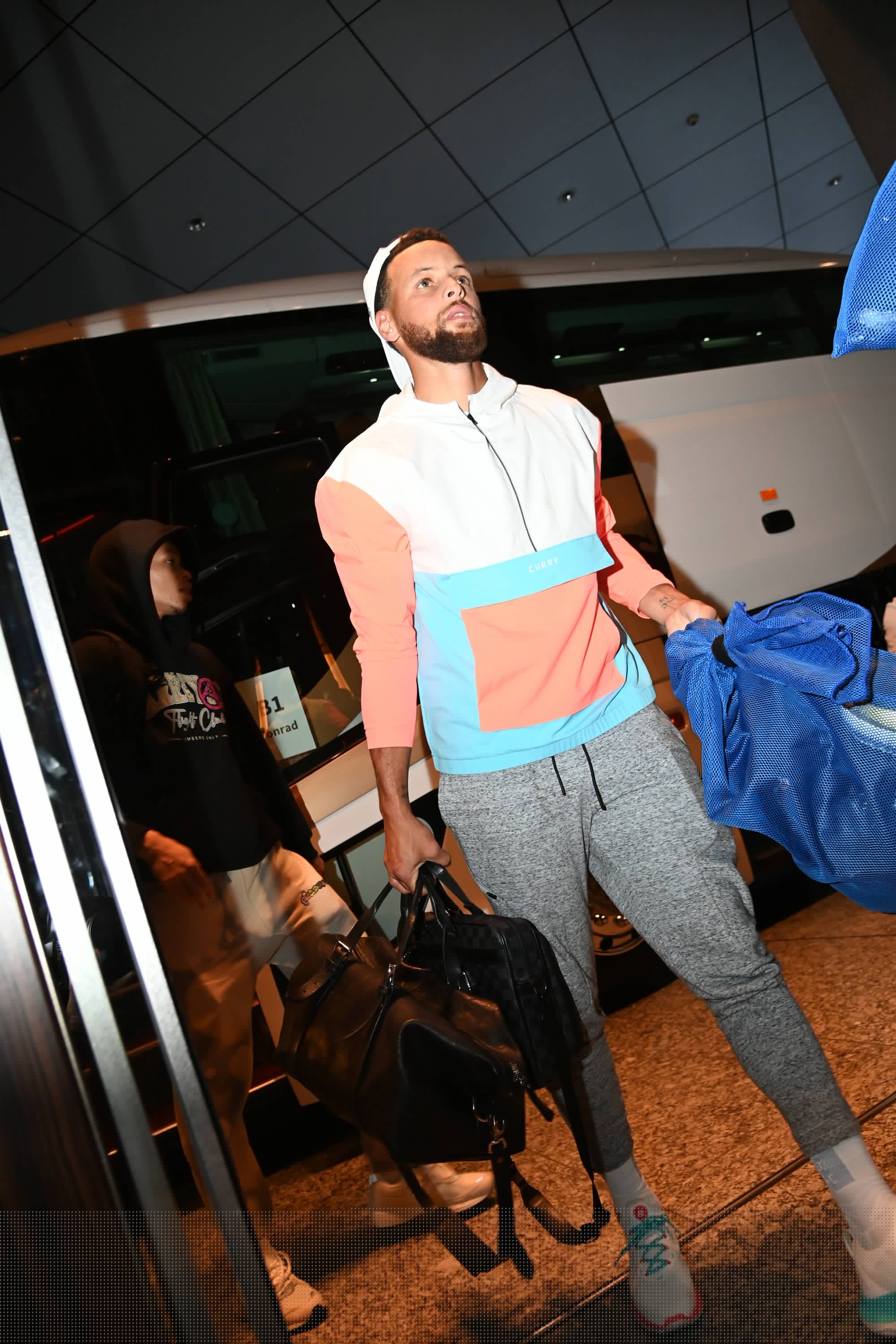 现在快船最大的问题不是祖巴茨，而是邓恩，不上邓恩，防守端哈登会被点死