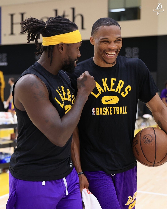 NBA战况：开拓者大胜+杨瀚森4分，掘金险胜快船，火箭绝杀太阳