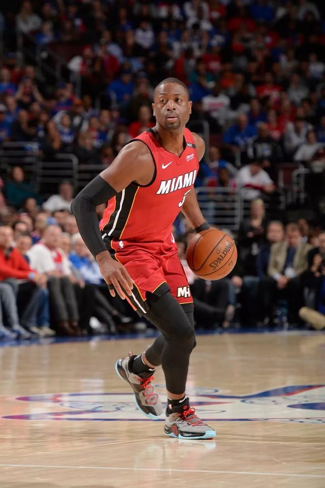 中足联：中超国内球员年薪上限500万元，外援年薪封顶300万欧元